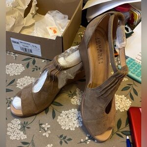 Journee Collection NW 
Kedzie Taupe Wedge Heels. 
Size 10 Narrow. NIB